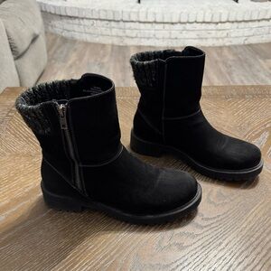 Woman’s Vintage 7 Eight Boots